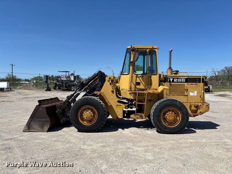 image for item FC5596 1985 Caterpillar IT28 wheel loader