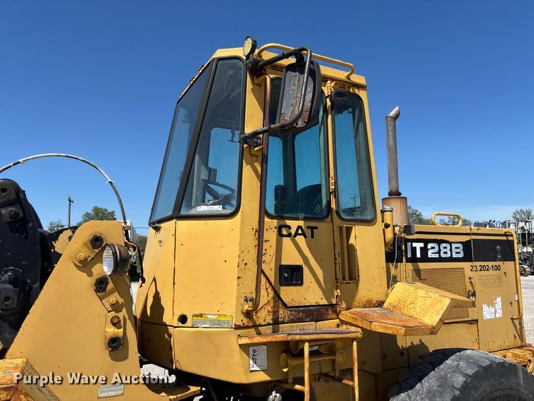image for item FC5596 1985 Caterpillar IT28 wheel loader