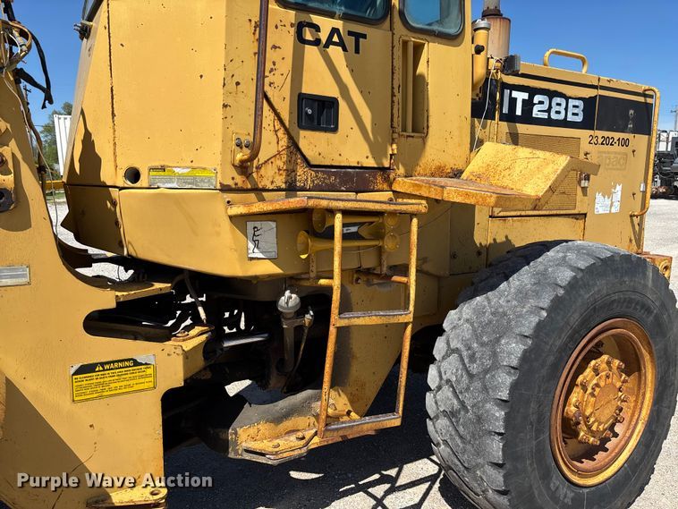 image for item FC5596 1985 Caterpillar IT28 wheel loader