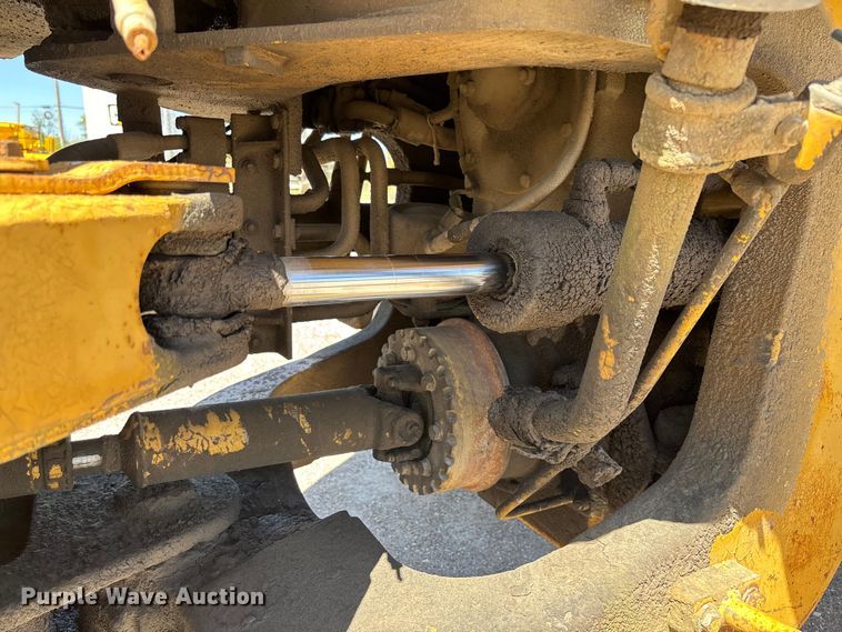 image for item FC5596 1985 Caterpillar IT28 wheel loader