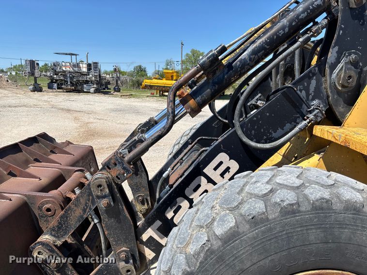 image for item FC5596 1985 Caterpillar IT28 wheel loader