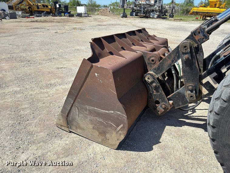 image for item FC5596 1985 Caterpillar IT28 wheel loader