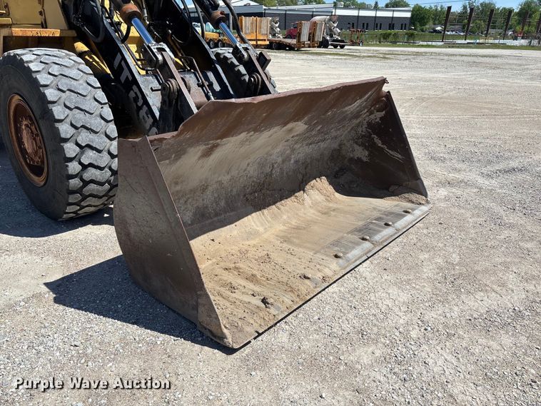 image for item FC5596 1985 Caterpillar IT28 wheel loader