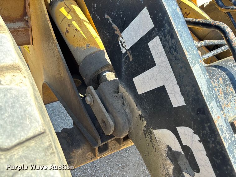 image for item FC5596 1985 Caterpillar IT28 wheel loader