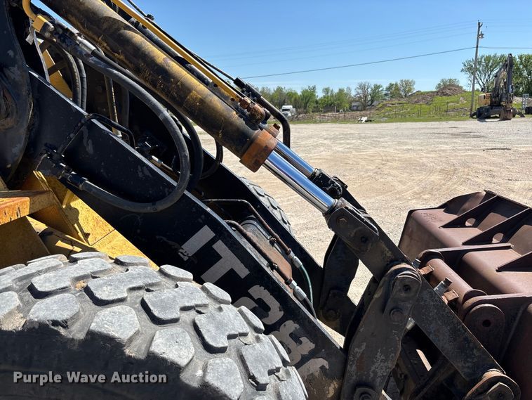 image for item FC5596 1985 Caterpillar IT28 wheel loader