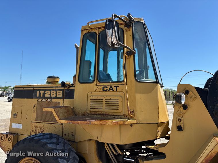 image for item FC5596 1985 Caterpillar IT28 wheel loader