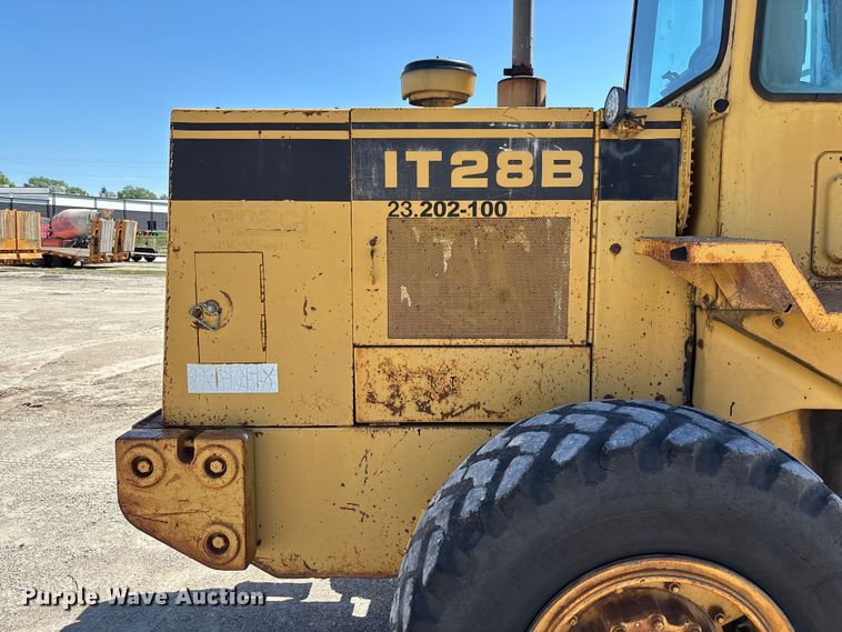 image for item FC5596 1985 Caterpillar IT28 wheel loader