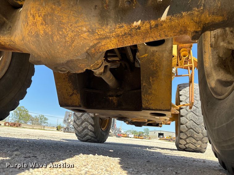 image for item FC5596 1985 Caterpillar IT28 wheel loader