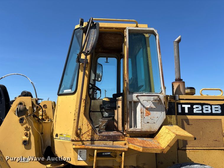 image for item FC5596 1985 Caterpillar IT28 wheel loader