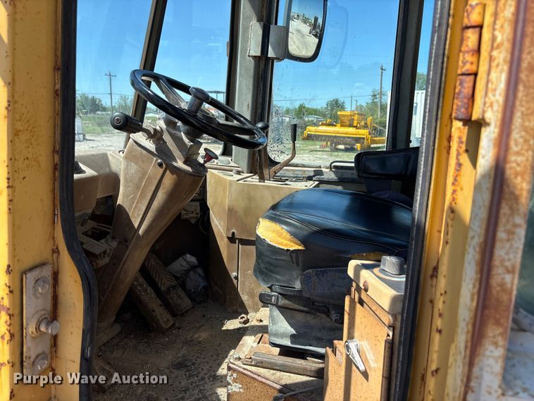 image for item FC5596 1985 Caterpillar IT28 wheel loader