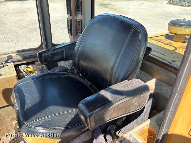 image for item FC5596 1985 Caterpillar IT28 wheel loader