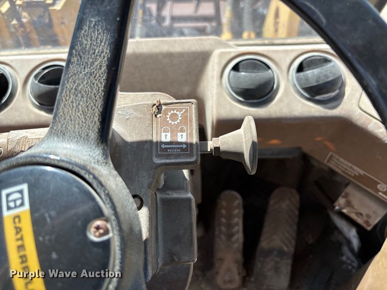 image for item FC5596 1985 Caterpillar IT28 wheel loader