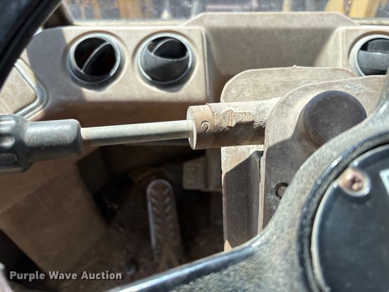 image for item FC5596 1985 Caterpillar IT28 wheel loader