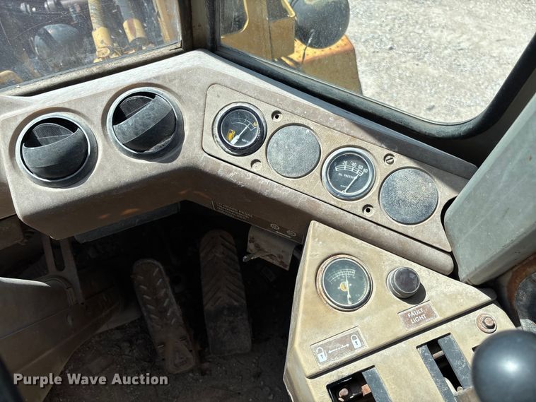 image for item FC5596 1985 Caterpillar IT28 wheel loader
