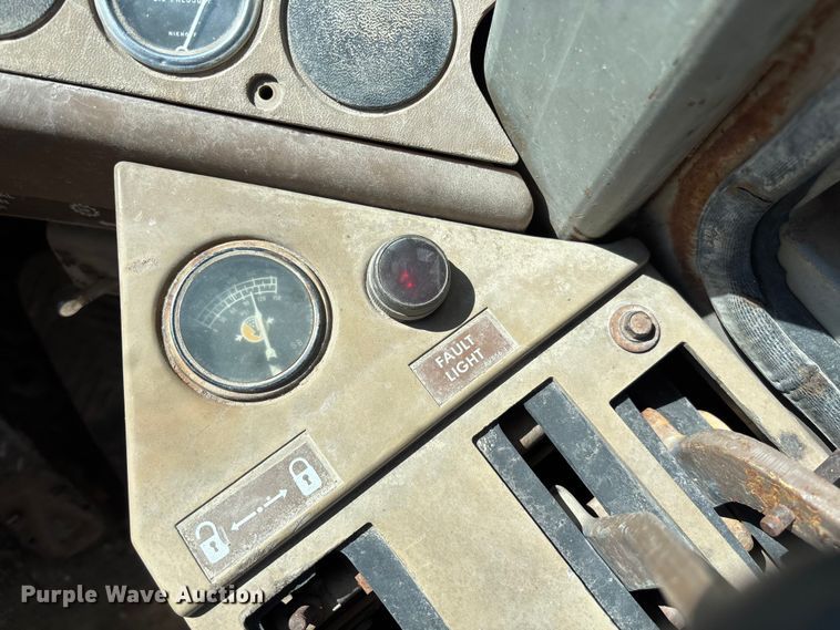 image for item FC5596 1985 Caterpillar IT28 wheel loader