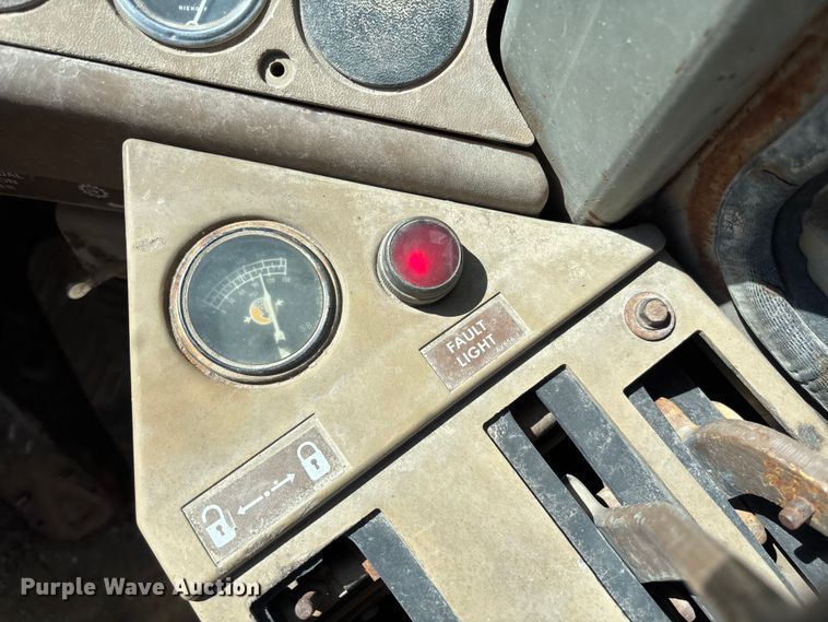 image for item FC5596 1985 Caterpillar IT28 wheel loader