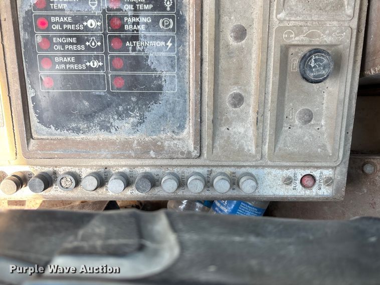 image for item FC5596 1985 Caterpillar IT28 wheel loader