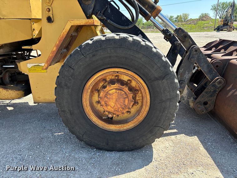 image for item FC5596 1985 Caterpillar IT28 wheel loader