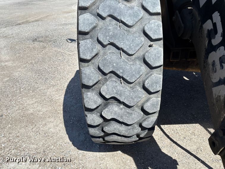 image for item FC5596 1985 Caterpillar IT28 wheel loader