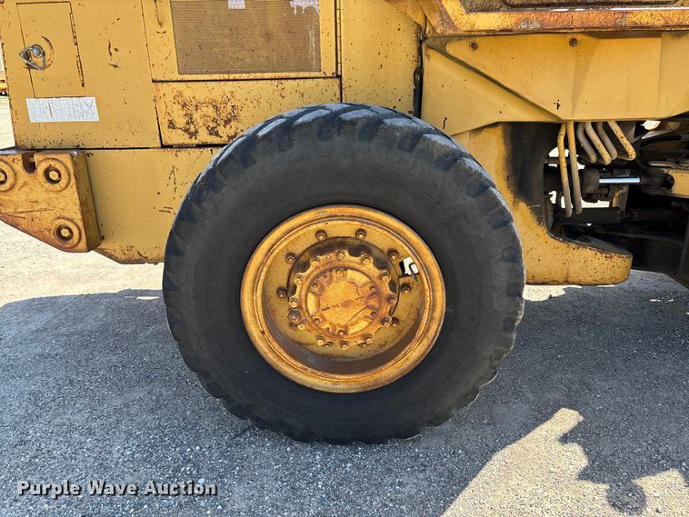 image for item FC5596 1985 Caterpillar IT28 wheel loader