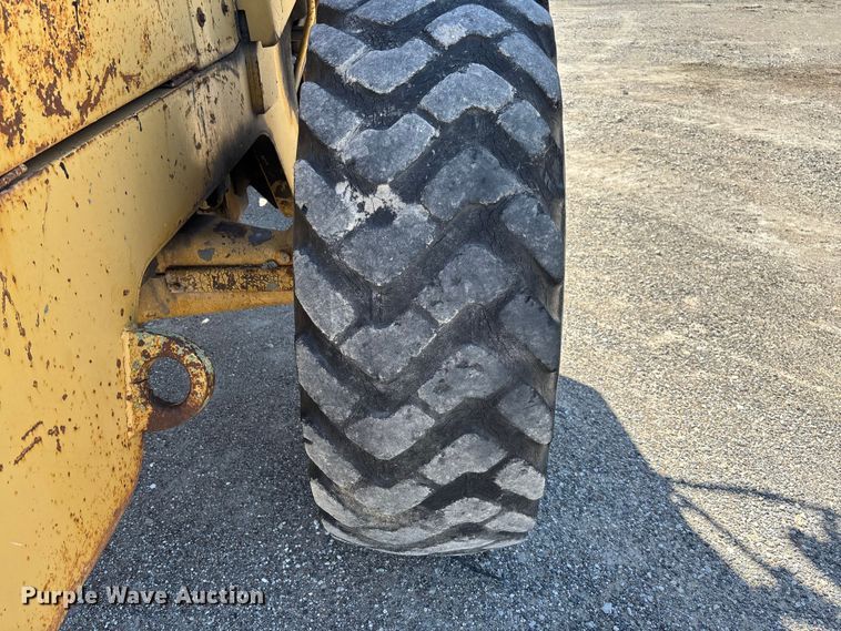 image for item FC5596 1985 Caterpillar IT28 wheel loader