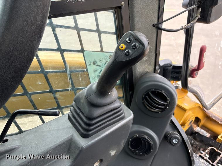 image for item FC5765 2022 Caterpillar 299D3 tracked skid steer loader