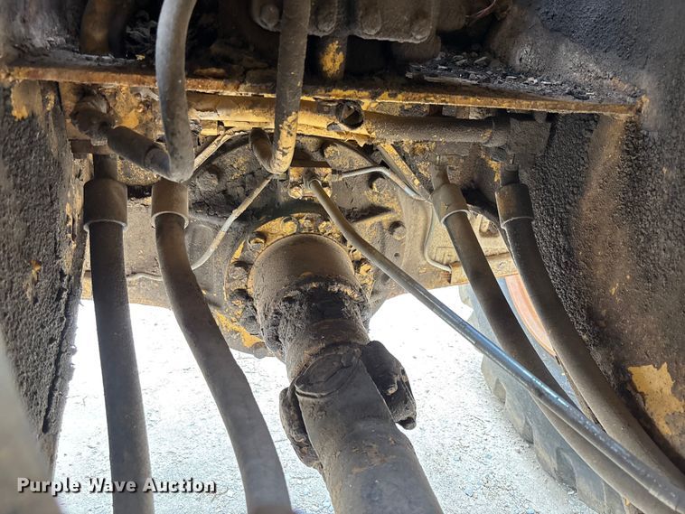 image for item FC5806 1984 Caterpillar 966D wheel loader