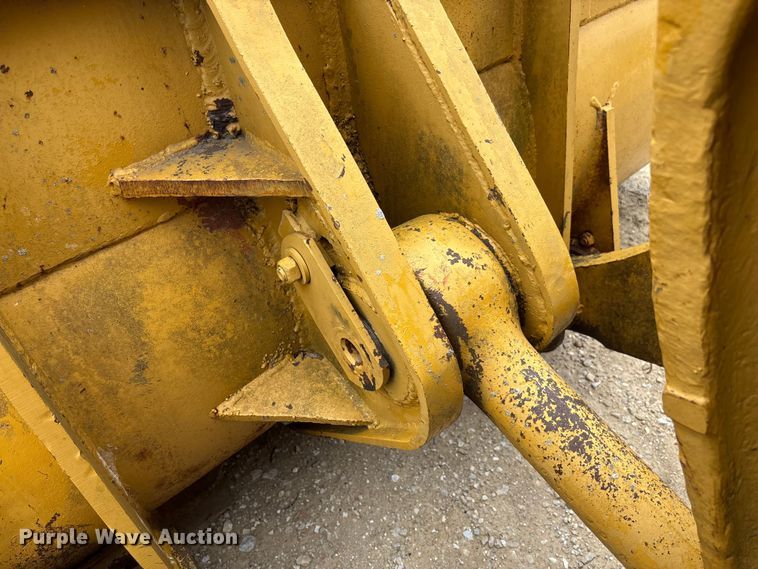 image for item FC5806 1984 Caterpillar 966D wheel loader