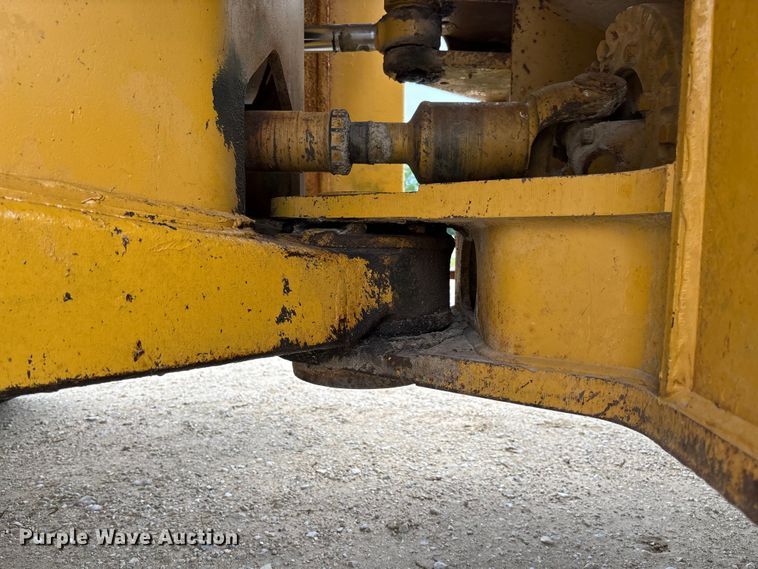 image for item FC5806 1984 Caterpillar 966D wheel loader