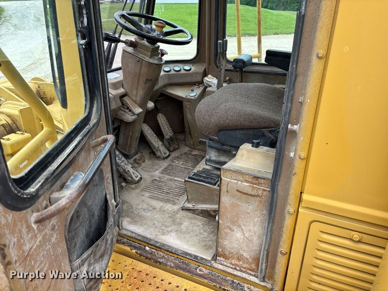image for item FC5806 1984 Caterpillar 966D wheel loader