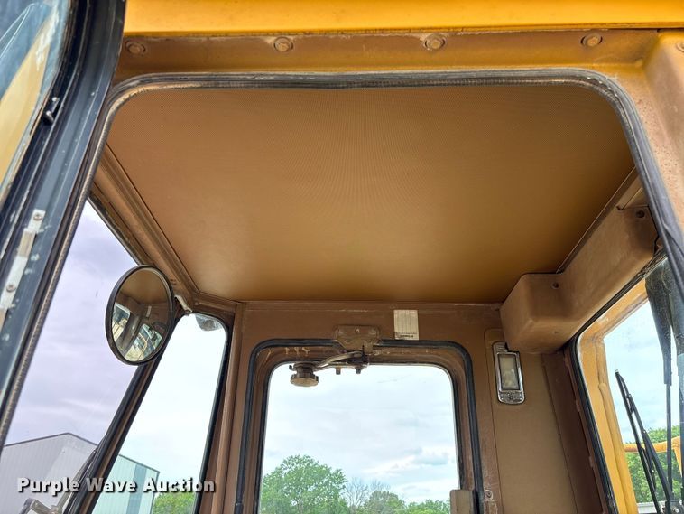 image for item FC5806 1984 Caterpillar 966D wheel loader
