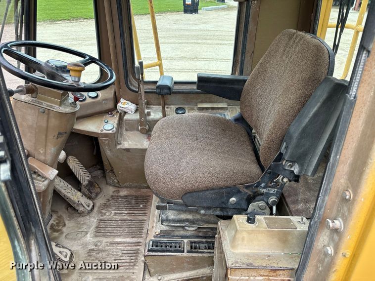 image for item FC5806 1984 Caterpillar 966D wheel loader
