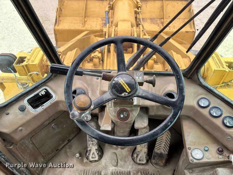 image for item FC5806 1984 Caterpillar 966D wheel loader