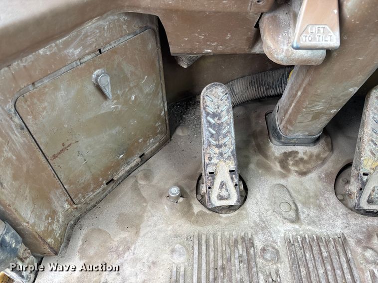 image for item FC5806 1984 Caterpillar 966D wheel loader