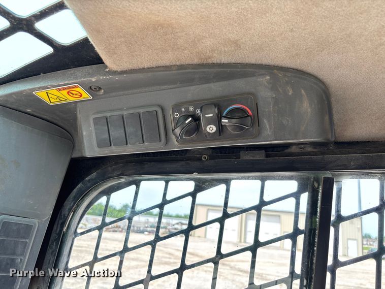 image for item FC5861 2011 Caterpillar 279C tracked skid steer loader