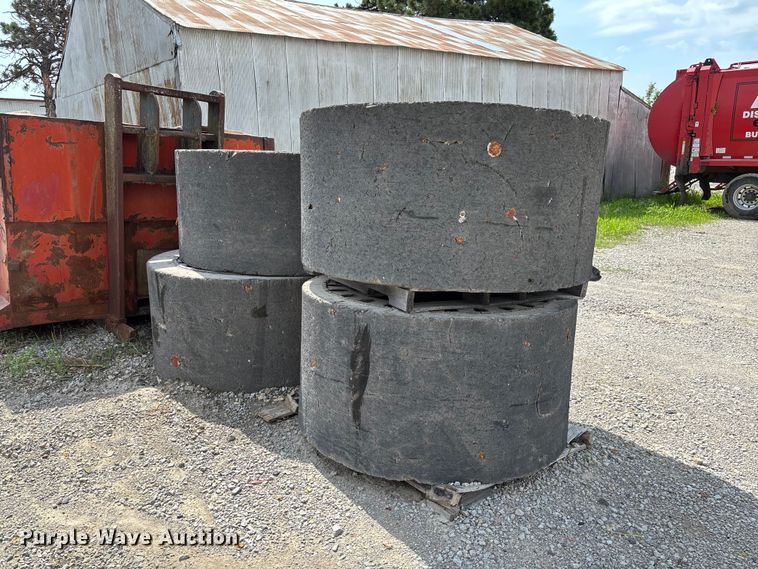 image for item FC5872 (4) 26.5x25 Brawler tires and wheels