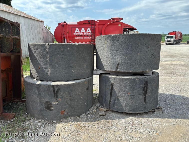 image for item FC5872 (4) 26.5x25 Brawler tires and wheels