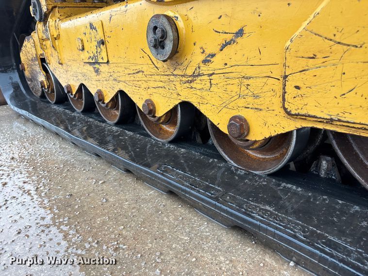 image for item FG0404 2022 Caterpillar 299D3 tracked skid steer loader