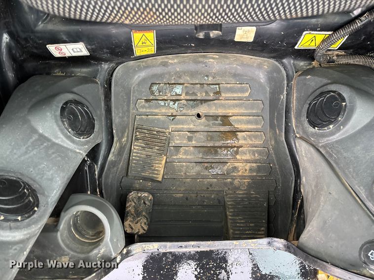 image for item FG0404 2022 Caterpillar 299D3 tracked skid steer loader