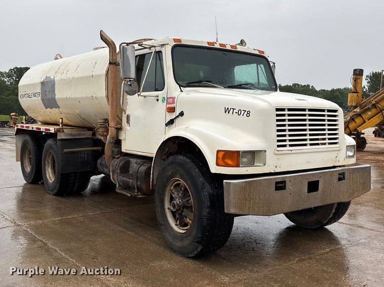 image for item FG0405 1992 International 4900 water truck