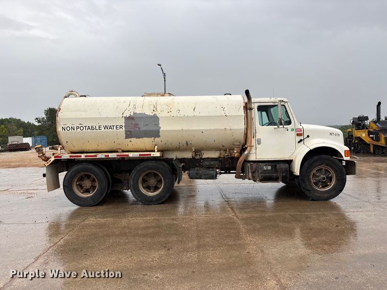 image for item FG0405 1992 International 4900 water truck