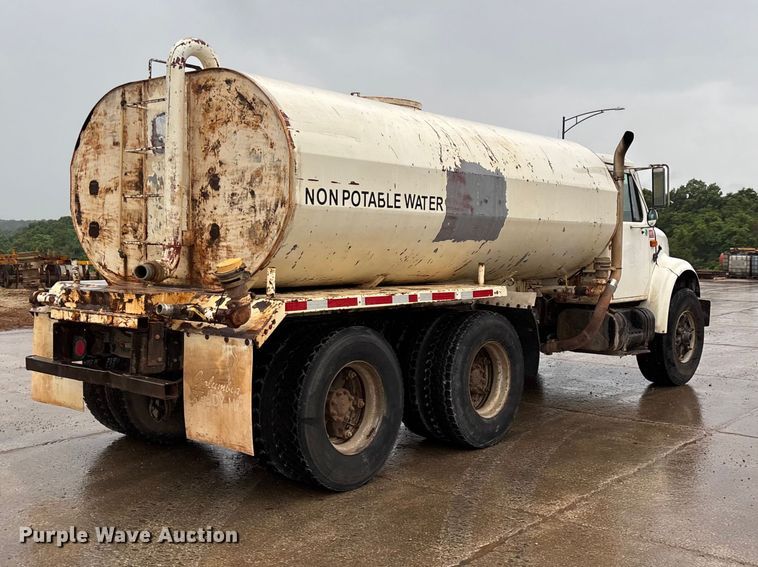 image for item FG0405 1992 International 4900 water truck