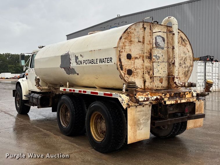 image for item FG0405 1992 International 4900 water truck