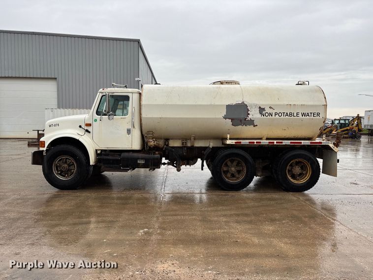 image for item FG0405 1992 International 4900 water truck