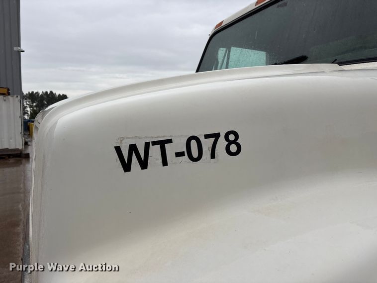 image for item FG0405 1992 International 4900 water truck