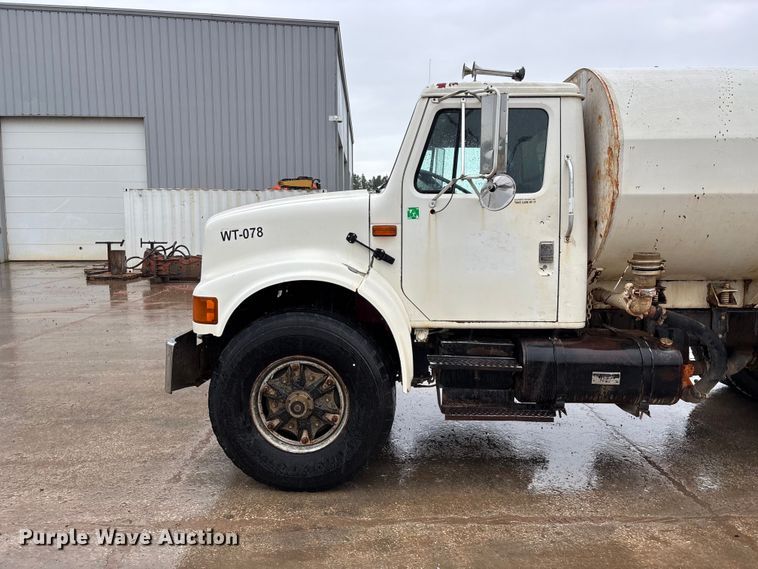 image for item FG0405 1992 International 4900 water truck