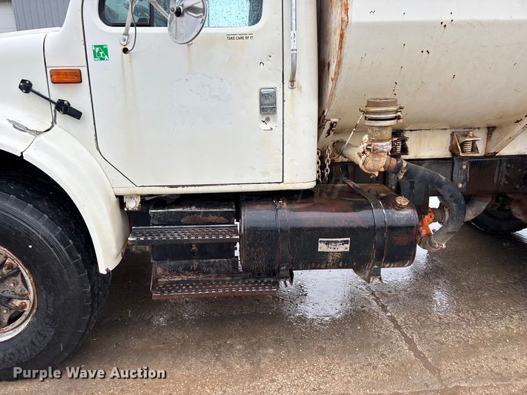 image for item FG0405 1992 International 4900 water truck