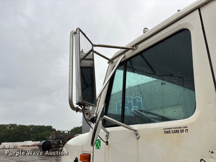 image for item FG0405 1992 International 4900 water truck