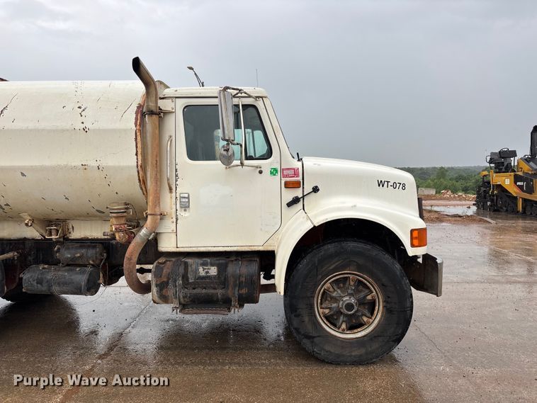 image for item FG0405 1992 International 4900 water truck