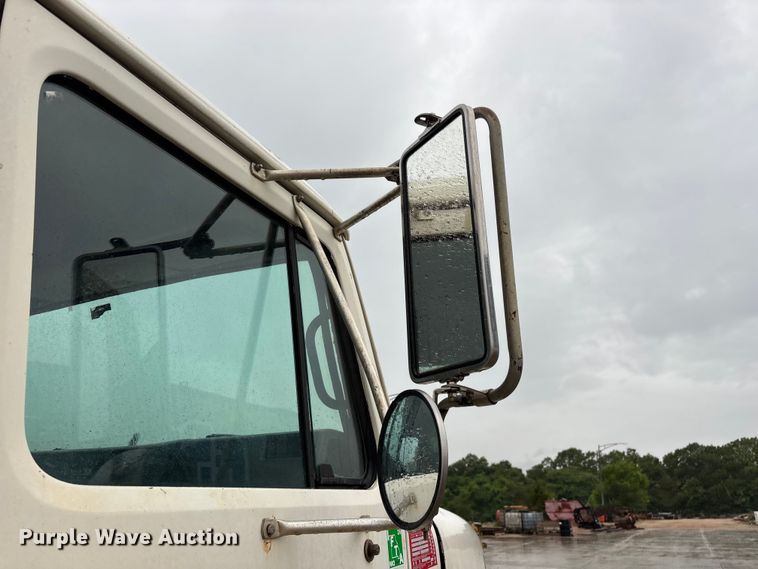 image for item FG0405 1992 International 4900 water truck